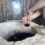 ...ecco sgorgare a volont� il vino...